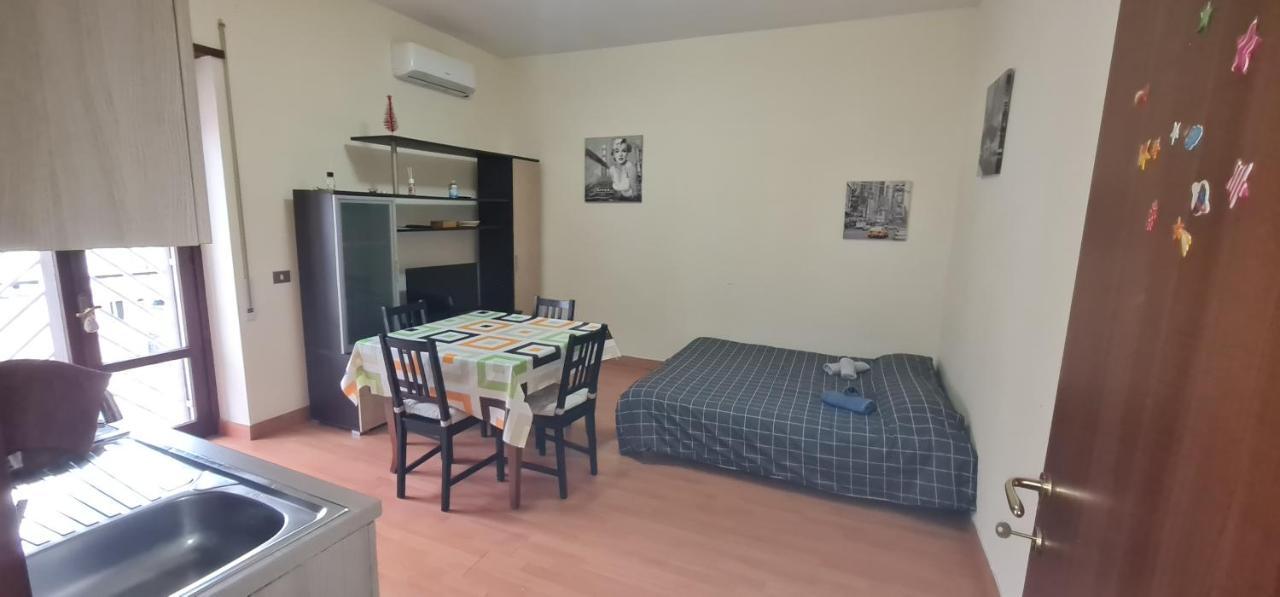 Appartamento Roma 800Mt Dalla Metro Luaran gambar